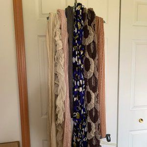 LOT OF 8 SCARVES